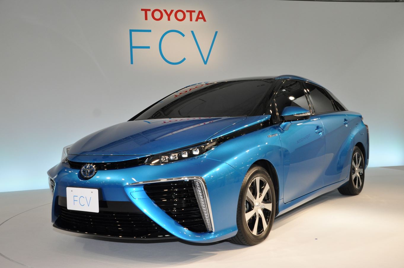 Toyota FCV Sedan
