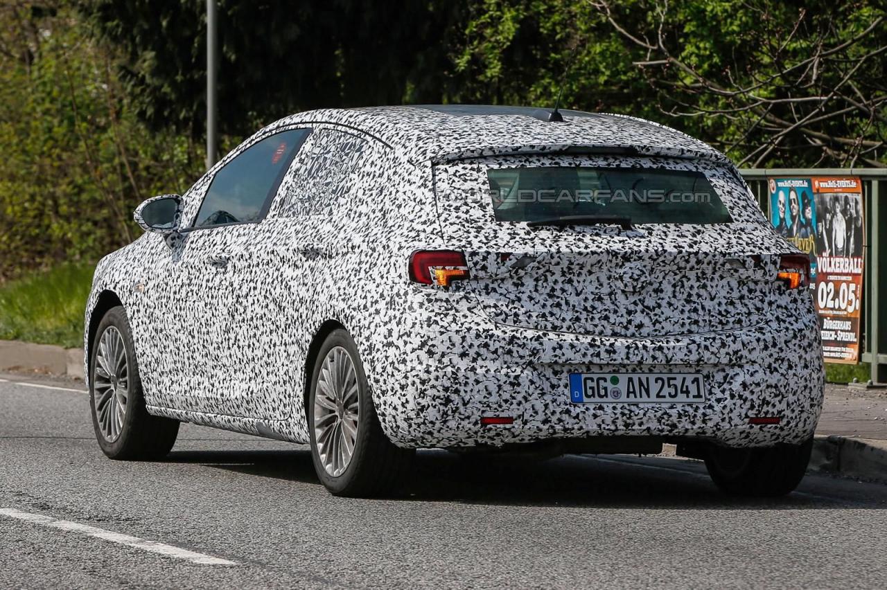 2016 Opel Astra spy photo