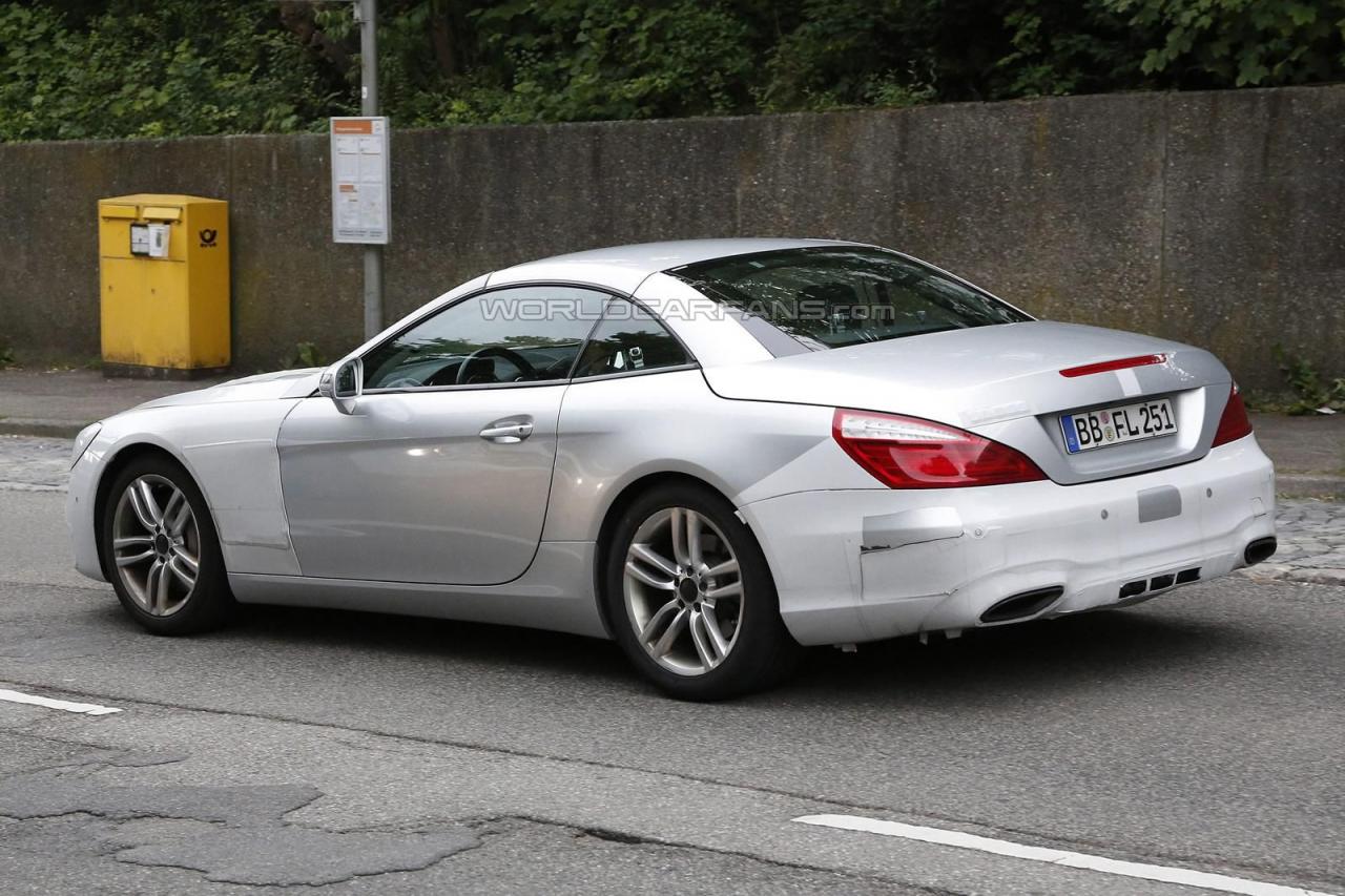 The facelifted Mercedes SL Spied